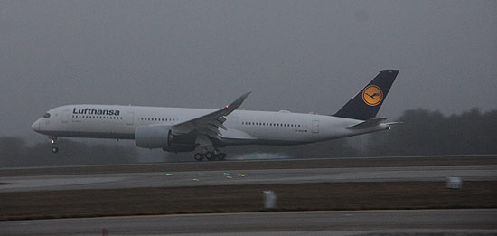 Lufthansa Airbus A350-900 D-AIXA - erste Landung auf dem Heimatflughafen München am 21.12.2016 (gFoto: Marikka-Laila Maisel)